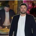 Nikola Rađen čvrsto grli ćerke! Oduvao svećice sa torti koje su bile hit zbog ovog detalja! (video)