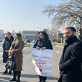 VIDEO: Zaposleni vrtića "Vilenjak" blokirali Bulevar cara Lazara, studenti ih podržali