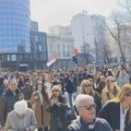 Studenti i građani odali poštu stradalima u Novom Sadu, u Beogradu protest ispred Skupštine Srbije (VIDEO)