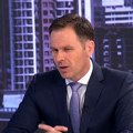 "Vučićeva politika je da brine o građanima, a blokaderi ruše i gaze srpsku zastavu" Ministar Mali: Predsednik radi ono što…