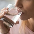 Zašto je dobro popiti čašu vode pre kafe?