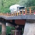 Zaobilazite ovaj most u širokom luku: Mnogi iz Srbije prolaze ovuda, fotografije su jezive, sve puca!