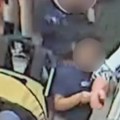 (Video) Misteriozna smrt devojčice dobija novi zaplet: Otkriveni ključni snimci sa kamera: Žena dolazi na plažu sa troje dece…