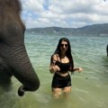 I njima su turisti dosadili: Snimak onog što se desilo devojci na Tajlandu ljudi gledaju bez daha (video)