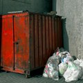 Beskućnik spavao u kontejneru, pa završio u kamionu za otpad
