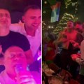 Jokić se skinuo na slavlju košarkaša i pao u trans! Pogledajte ludnicu, sa njima je i Novak! (video)