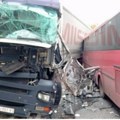 Strašan sudar kamiona i autobusa u Orašcu: Dvoje povređeno, objavljena jeziva fotografija sa mesta nesreće (foto)