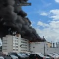 Poznata nemačka fabrika u plamenu: Četiri sprata zgrade u potpunosti izgorela, vatrogasci upozoravaju na otrovan dim (video)