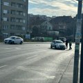 Delovi rasuti po putu: Saobraćajna nesreća na Mirijevskom bulevaru: Sudarila se dva automobila, u jednom bilo dete (foto)