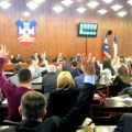 Vladajuća većina u Skupštini Beograda odbila je sve predloge opozicije za dopunu dnevnog reda