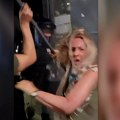 MUP: Fotografija na kojoj je predstavljeno da policajac udara ženu zloupotrebljena