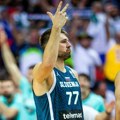 Luka Dončić zaigrao u transu, ubacio 30 za poluvreme: Poceko čupa kosu zbog njega na Eurobasketu