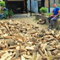 Humani heroj iz rume: Konan već petu godinu besplatno cepa drva, a i kad dobije neki dinar on to da onima kojima najviše treba…