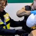 Bizarno otkriće u paketu iz Bosne: Italijanski carinik otvorio kutiju i zaćutao, snimak sve govori!