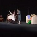 „Preljubnici“ nasmejavaju publiku u Leskovcu: Komedija o braku, sumnji i haosu svakodnevice