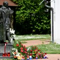 Policija u Puli prijavila maloletnika jer je u uniformi JNA položio venac kod Titove biste