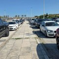 Bahatost bez granica Srbi gube živce u koloni za Grčku, a onda se pojavljuje on! Svi lude zbog ovog vozača