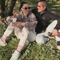 Naša pevačica se udala za hrvatskog biznismena Dobili ćerku i sina, a ona sad objavila romantičnu sliku sa piknika: "Nedostaje…