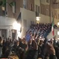 Nezapamćen skandal! Italija u šoku zbog fašističkih snimaka! Dižu desnu ruku i viču na sav glas - "Prisutni" (video)