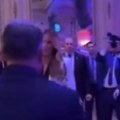 Orbanov gest oduševio svet Melaniji dao prelep poklon, ovako je Tramp reagovao (video)