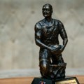 Otkriven izgled trofeja "Dejan Milojević" koji će biti uručen Luki Božiću