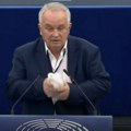 Jedini golub mira u Evropskom parlamentu izazvao kritike