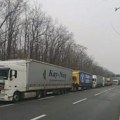 AMSS: Dobra prohodnost puteva, kamioni na prelazu Batrovci čekaju oko sedam sati