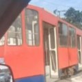 Tramvaj na liniji 10 izleteo iz šina na Autokomandi: Blokirao prugu u oba smera, pa linije 9, 10 i 14 trenutno ne rade