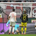 Bundesliga: Augzburg pobedio Borusiju Dortmund, Lajpcig bolji od Frajburga