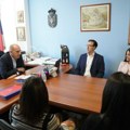 Lončar uručio ugovore o radu još jednoj grupi zdravstvenih radnika koji se vraćaju u Srbiju