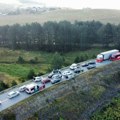 Prve slike teške saobraćajne nesreće kod Zlatibora Automobil smrskan, kombi sleteo sa puta