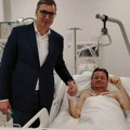 "Darko nesalomivi": Vučić posetio ministra Glišića u bolnici (Foto)
