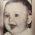 Marka je proganjala misteriozna fotografija bebe u sobi njegove majke: Nakon njene smrti, stigao je do istine
