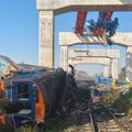 Kran pao na putnički voz, na desetine poginulih