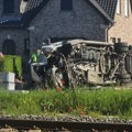 U sudaru školskog minibusa i voza u Belgiji poginule četiri osobe