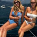 Ilda Šaulić u bikiniju na jahti - ima telo za medalju! Sad osvanula nova objava sa plaže, sa majkom i sestrom