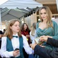 Najmlađa ćerka Anđeline i Breda zvanično skida očevo prezime: Haos u porodici, samo ga se ovo dete nije odreklo
