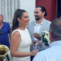 Nesvakidašnje venčanje u Guči: Amerikanci rekli „da“ uz zvuke trube (VIDEO)