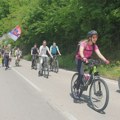 Studenti biciklima obilaze Srbiju: Na putu ka Kikindi pridružili im se paori sa traktorima (VIDEO)