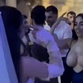 Barem nije u belom: Snimak sa balkanske svadbe hit na mrežama! Gošća došla u izazovnoj haljini i šokirala sve: "Mladoženja se…