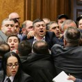 Masovna tuča u parlamentu Jermenije: Letele stolice, pala i krv VIDEO