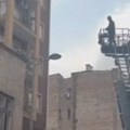 Majstor pao s krova na krov Nesvakidašnja nezgoda u Golsvordijevoj ulici na Vračaru