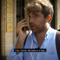 VIDEO Živi u kombiju, koristi telefon 18 sati dnevno, počeo od jednog poziva s nepoznatog broja: Zna sve transfere i pre…
