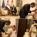 Vučić priredio dirljivu posetu za srpsku porodicu sa Kim! Predsednik kumovao malom Lazaru: Pitaću patrijarha da ga krsti…