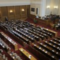 Sevale pesnice u bugarskom parlamentu zbog ruske nafte /video/