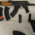 Pretio višestrukim ubistvima: U Tuzima kod Podgorice uhapšen maloletnik, pronašli mu replike oružja (foto)