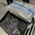 (FOTO) Doputovao iz Pariza u Beograd, u koferu nosio 20 kilograma marihuane