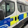 Horor: Britanski policajac pogođen strelom dok je istraživao napad nožem