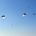 "Život ne bi bio zanimljiv da je sve kako treba": Vojni pilot doživeo peh pri skoku padobranom, pa objasnio šta uraditi u…