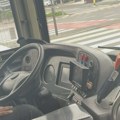 Sindikat GSP: Autobusu privatnog prevoznika u Beogradu eksplodirala guma i završila na trotoaru